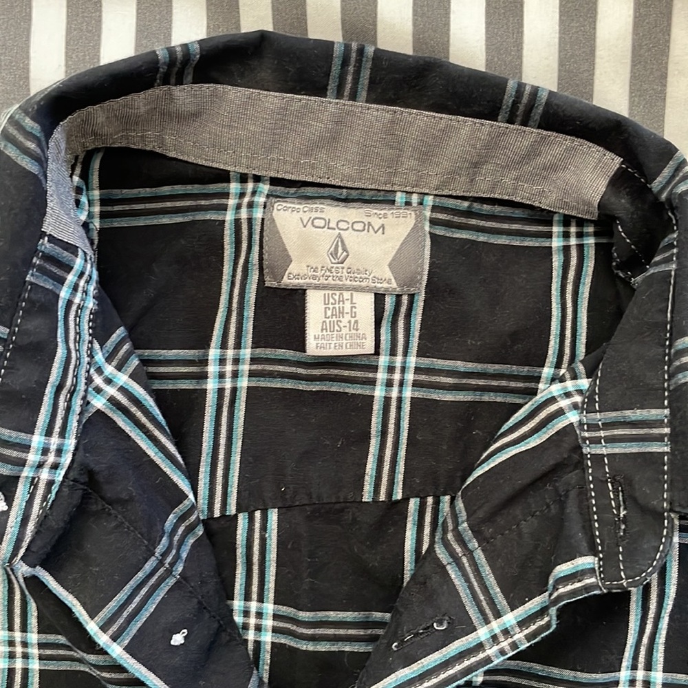 Volcom button up - Picture 5 of 8